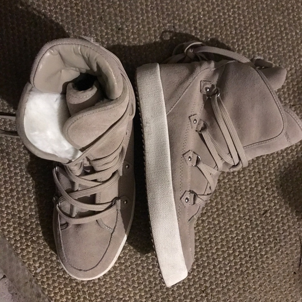 Kendall + Kylie cream leather high tops size 8